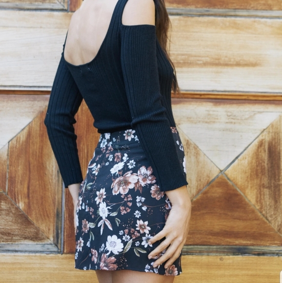 ๐NWT Sage the Label Dark Floral Route 81 Skirt - Picture 6 of 7